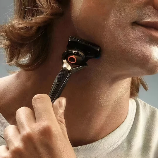 PrecisionRazor – Højpræcis barbermaskine med flere blade og hurtigudløser